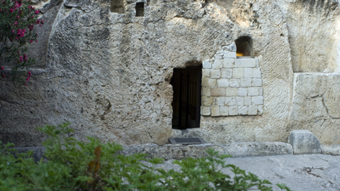 Picture of Garden Tomb pointing to Christ's death and resurrection.