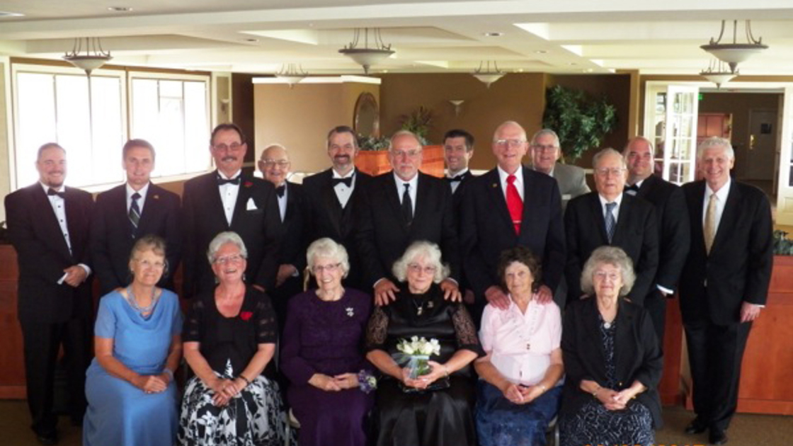 Eighteen members from the Philadelphia Church of God Spokesman Club in Washington gathered in Moses Lake for their annual gala on June 28.